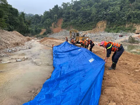 Huế: Nắn dòng tìm kiếm các công nhân mất tích dưới lòng sông Rào Trăng