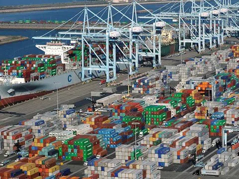 Tắc cảng Bờ Tây Mỹ, phí vận tải biển thế giới tăng vọt