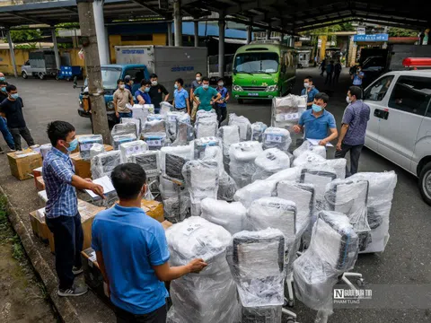 Chuyển hàng trăm thiết bị y tế chi viện TP. Hồ Chí Minh chống dịch