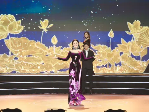 Doanh nhân Nguyễn Thị Hồng đạt danh hiệu Người đẹp dạ hội Hoa hậu Doanh nhân Việt Nam 2022