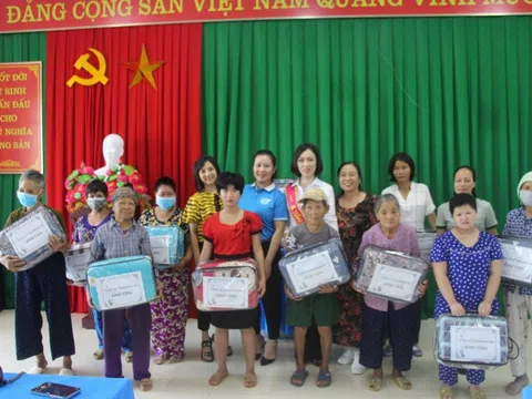 Á hậu 3 Lê Thị Khánh Vân thăm và tặng quà tại trung tâm công tác xã hội và Quỹ bảo trợ trẻ em tỉnh Tuyên Quang