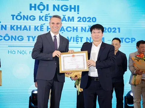 SANOFI Việt Nam nhận Bằng khen của Bộ Y tế vì thành tích xuất sắc trong phòng chống Covid-19