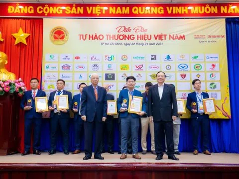 Ứng dụng truy xuất nguồn gốc nông sản BLOCKCHAIN FARM của công ty EGROUPS Việt Nam vinh dự nhận giải thưởng THƯƠNG HIỆU, SẢN PHẨM DỊCH VỤ XUẤT SẮC 2021 tại diễn đàn TỰ HÀO HÀNG VIỆT NAM.