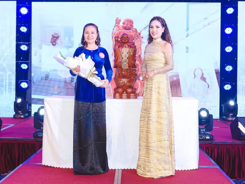 Nguyễn Thị Mai Anh tỏa sáng với phần thi tài năng tại “Nữ hoàng Doanh nhân đất Việt 2022”