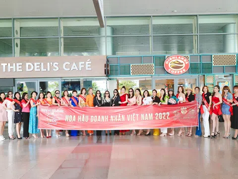 Trưởng BTC Đặng Gia Bena cùng ekip có mặt tại sân bay đón thí sinh Hoa hậu Doanh nhân Việt Nam 2022