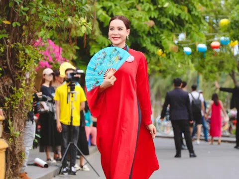 Lê Nhật Lâm nổi bật trong ngày thi đầu tiên của cuộc thi Hoa hậu Doanh nhân Việt Nam 2022
