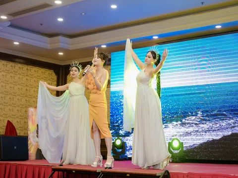 Ấn tượng với giọng hát của doanh nhân Nguyễn Thị Song Thương trong đêm thi tài năng