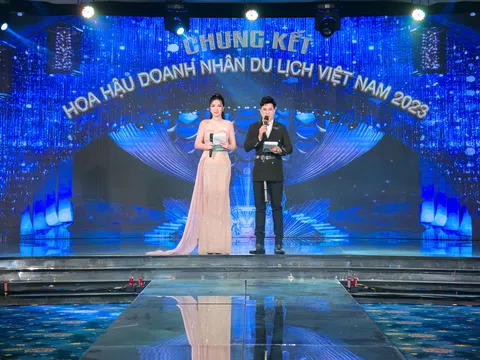 Hoa hậu Khương Phương Anh duyên dáng làm MC show sắc đẹp