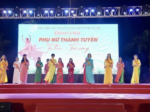 Á hậu Lê Thị Khánh Vân khoe nhan sắc rực rỡ tại Lễ hội Áo dài Thành Tuyên 2023