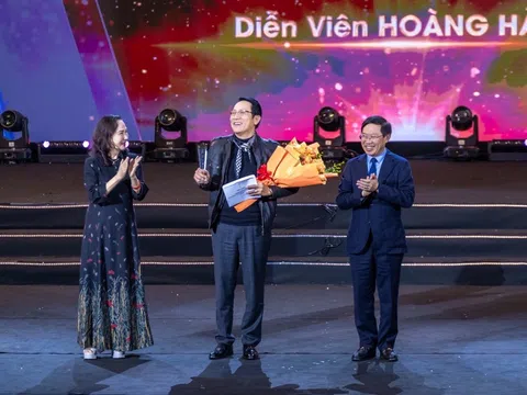 'Trắng tay' tại VTV Awards 2023, NSƯT Hoàng Hải được vinh danh 'Nam diễn viên truyền hình nổi bật'