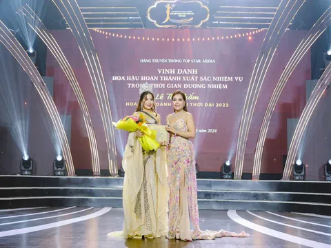Hoa hậu Lê Thị Thắm nhận bằng khen vinh danh hoàn thành xuất sắc nhiệm kỳ