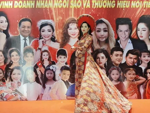 Hoa hậu Đỗ Thị Bích Loan xinh đẹp trong đêm Gala Tôn vinh Ngôi sao Doanh nhân và Thương hiệu Nổi tiếng Việt Nam