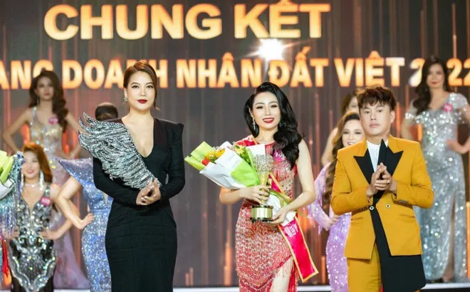 NTK Tommy Nguyễn tạo nên sự lộng lẫy trong đêm chung kết cuộc thi “Nữ hoàng Doanh nhân đất Việt 2022”