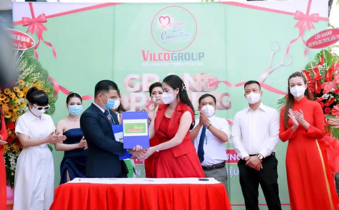 Á hậu Nguyễn Hồng Nhung đưa thương hiệu máy lọc nước AkihiroHn đến sức khỏe người Việt