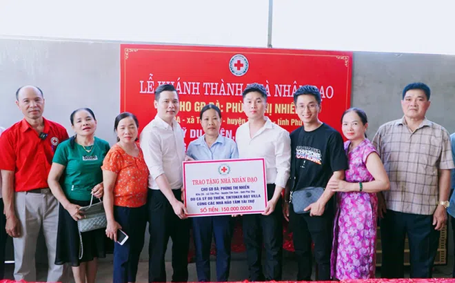Du Thiên, Đạt Villa trao tặng nhà nhân đạo tại Phú Thọ